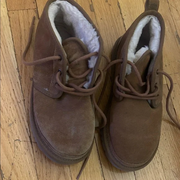 UGG Chestnut Lace-Up Boots - Picture 3 of 8